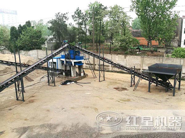 花崗巖沖擊式破碎機(jī)生產(chǎn)現(xiàn)場(chǎng)
