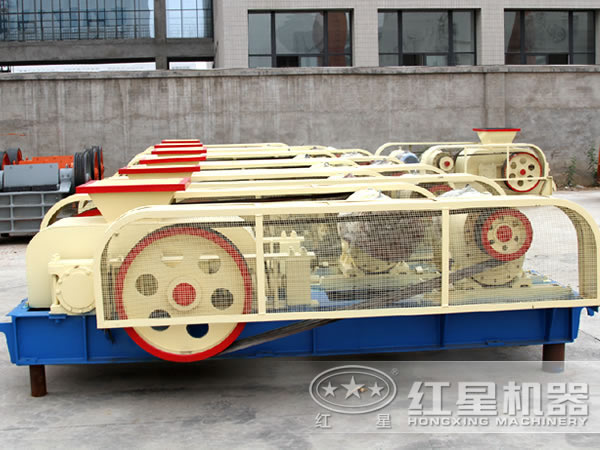 紅星對輥粉碎機廠區(qū)