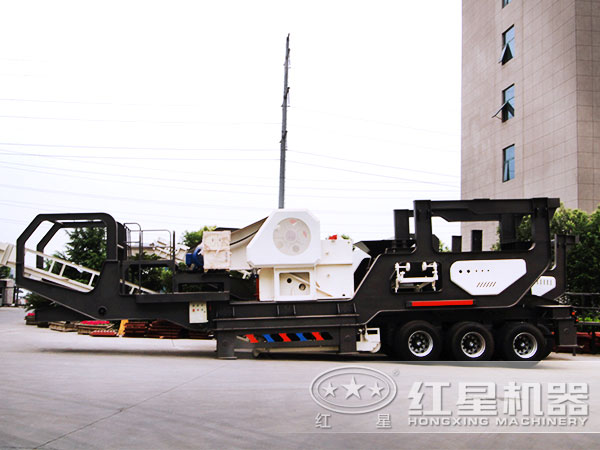 大型移動破碎機(jī)設(shè)備實(shí)拍