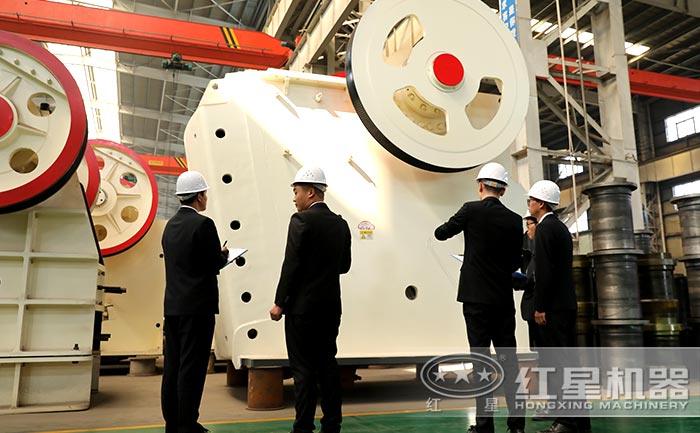 用戶參觀紅星石頭破碎機設備