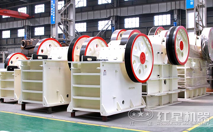 顎式破碎機設(shè)備廠區(qū)